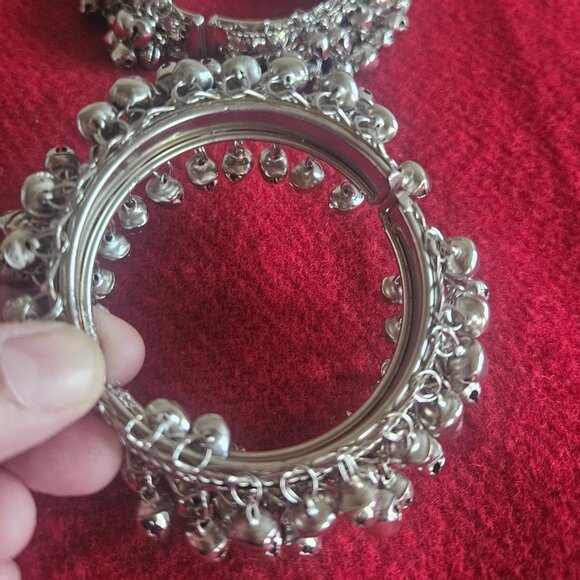 Bellydancing silver with bells jingling bracelet antique style - Picture 1 of 4